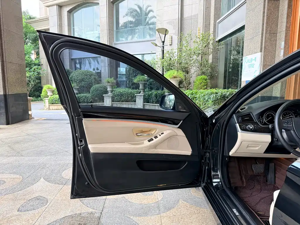 BMW 5 Series — миниатюра 14