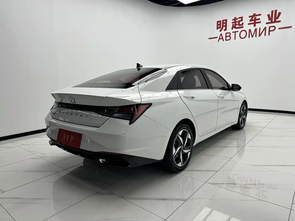 Hyundai Elantra 2022 1.5L CVT LUX Luxury