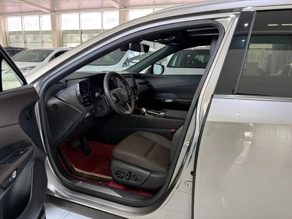 Lexus RX — миниатюра 6
