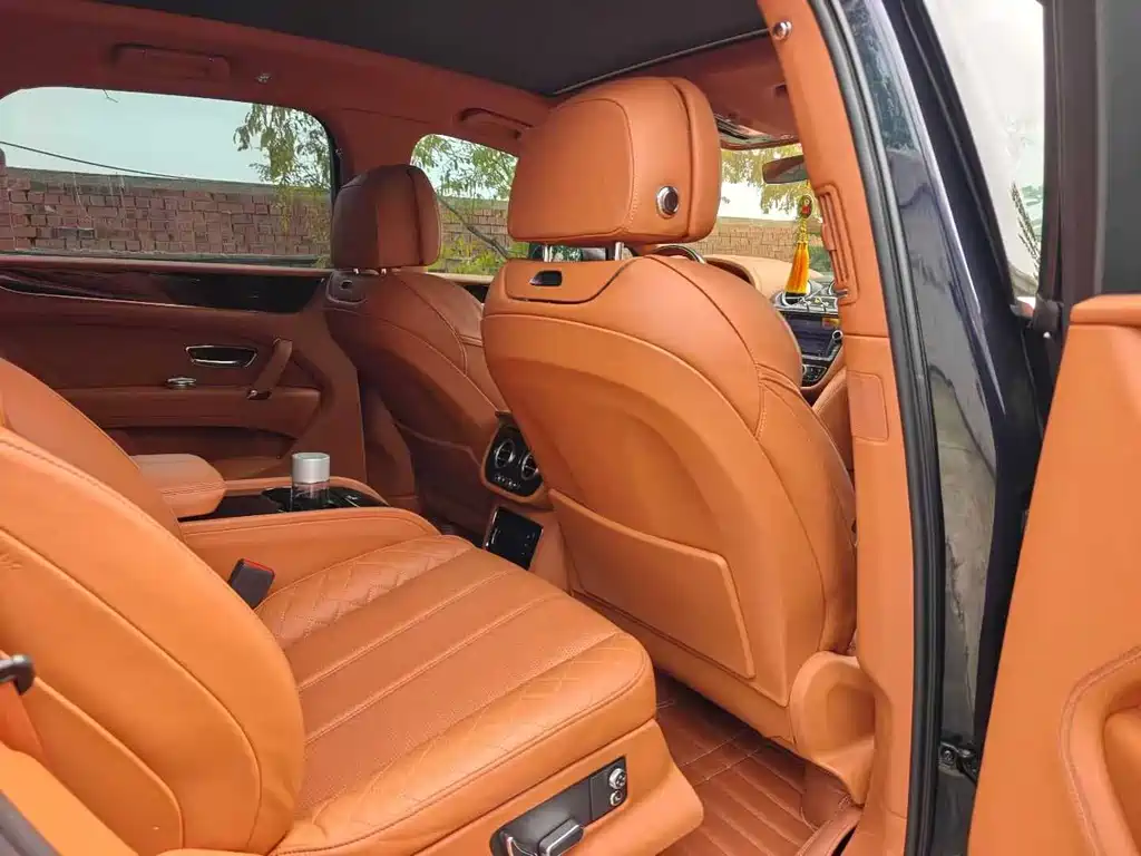 Bentley Bentayga — миниатюра 9