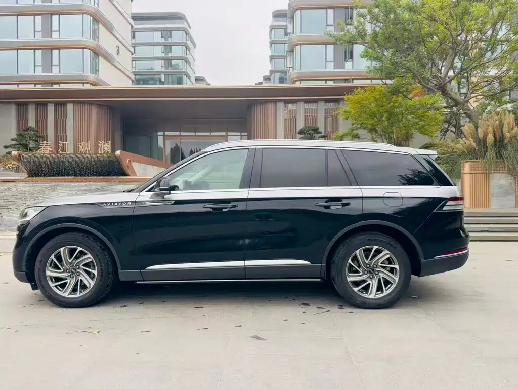 Lincoln Aviator — миниатюра 4