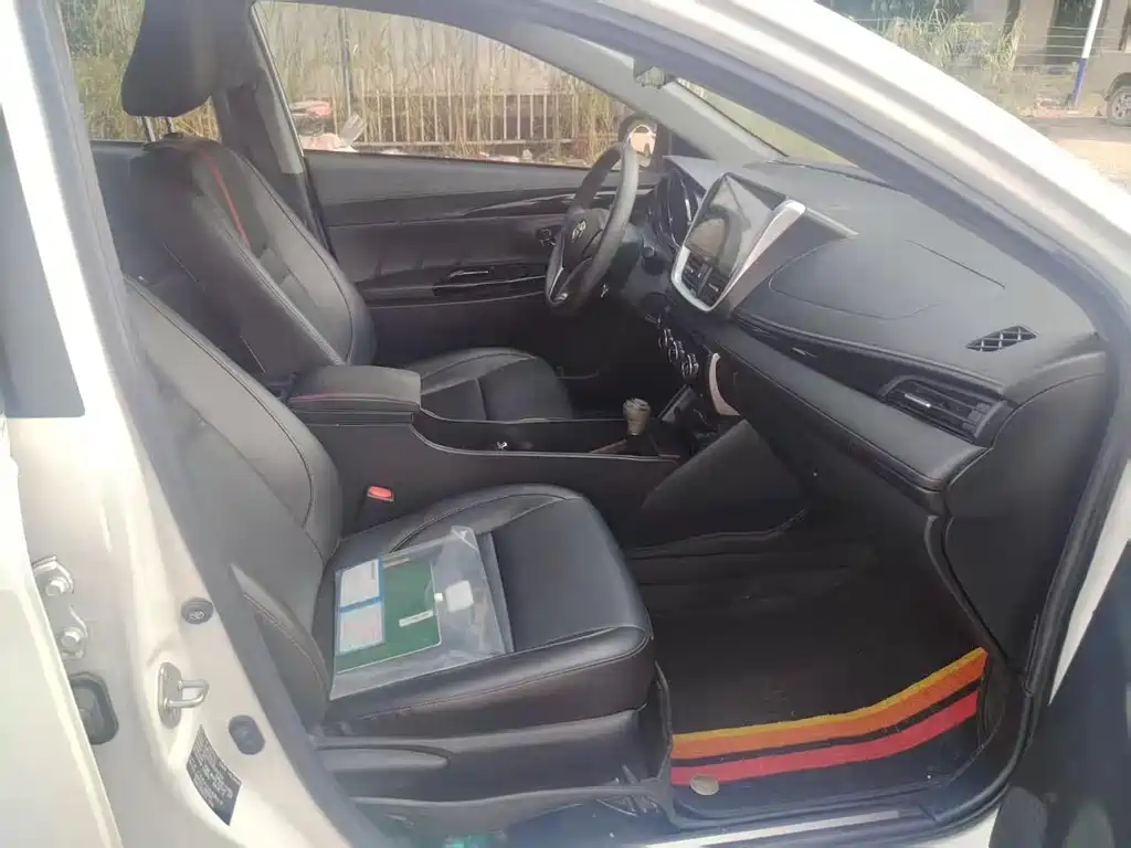 Toyota Yaris L — миниатюра 6