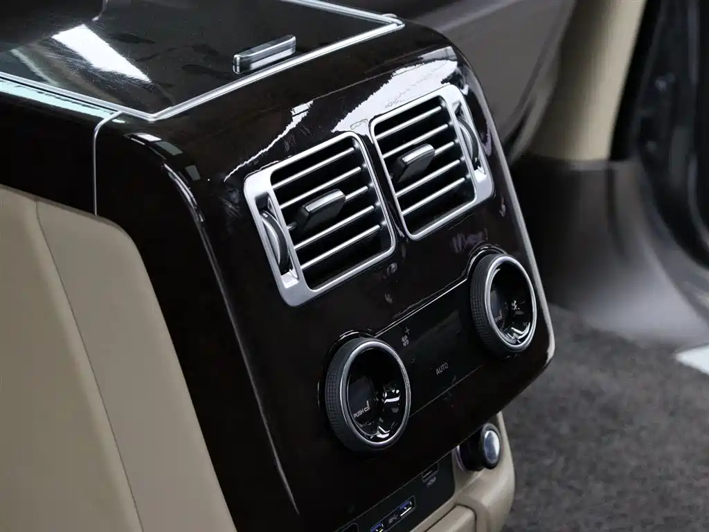 Land Rover Range Rover 2022 3.0 L6 400PS