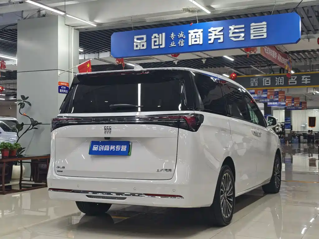 Buick GL8 Hybrid — миниатюра 9