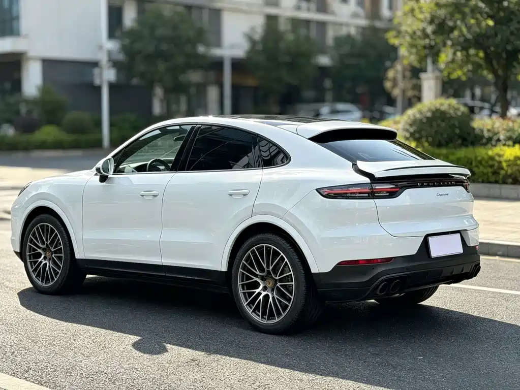 Porsche Cayenne — миниатюра 7