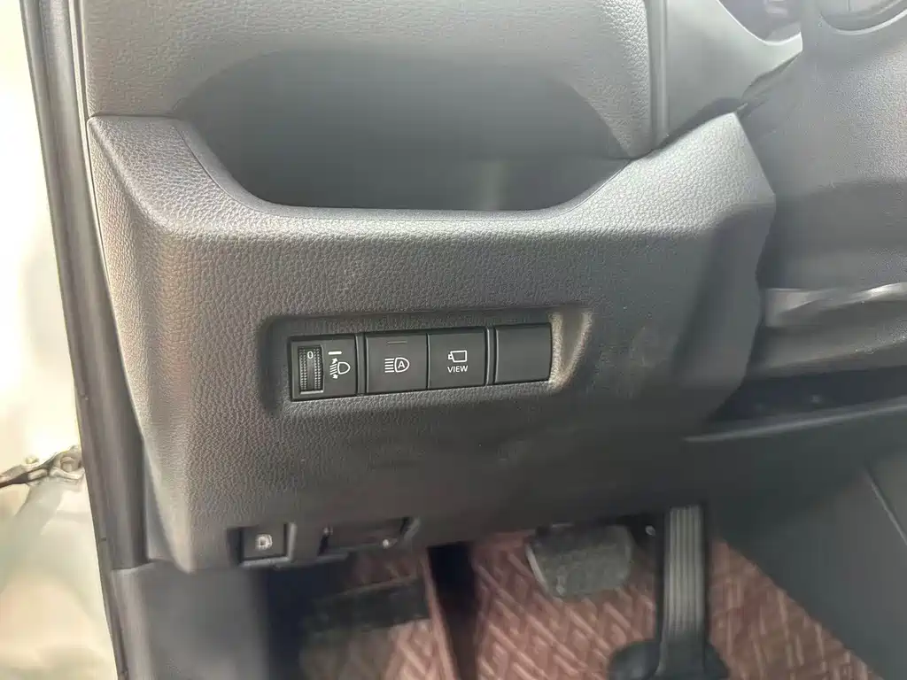 Toyota RAV4 — миниатюра 14