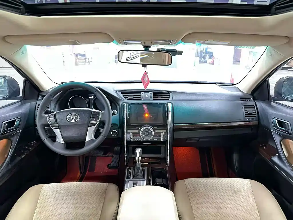 Toyota Reiz — миниатюра 5