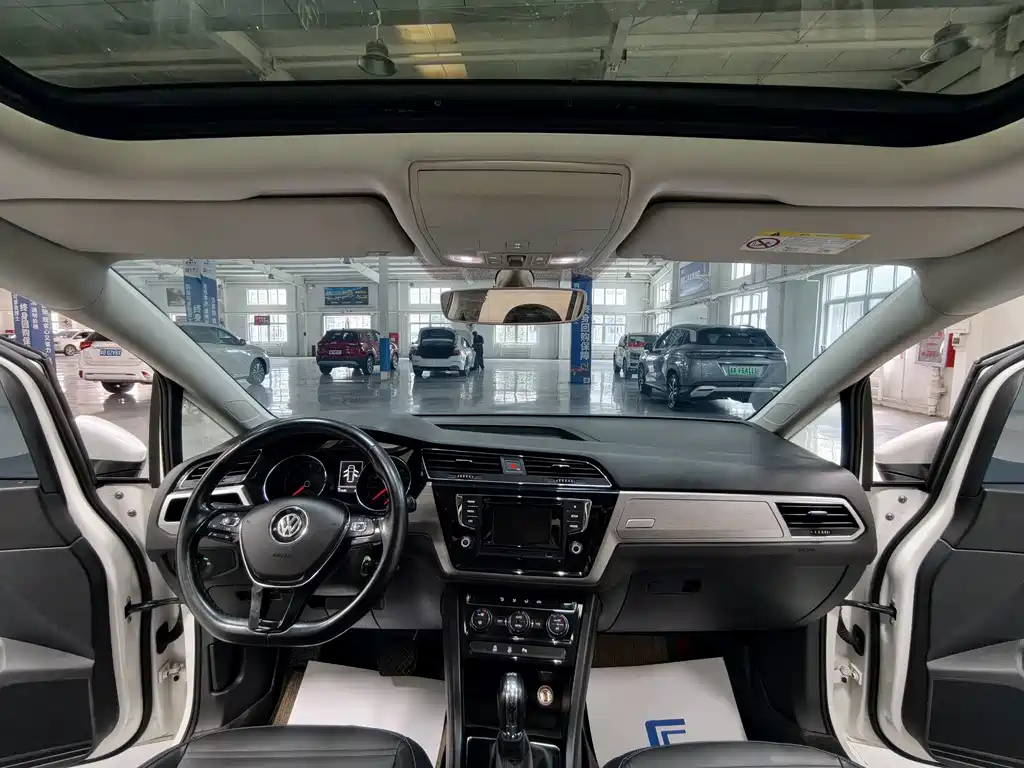 Volkswagen Touran — миниатюра 12