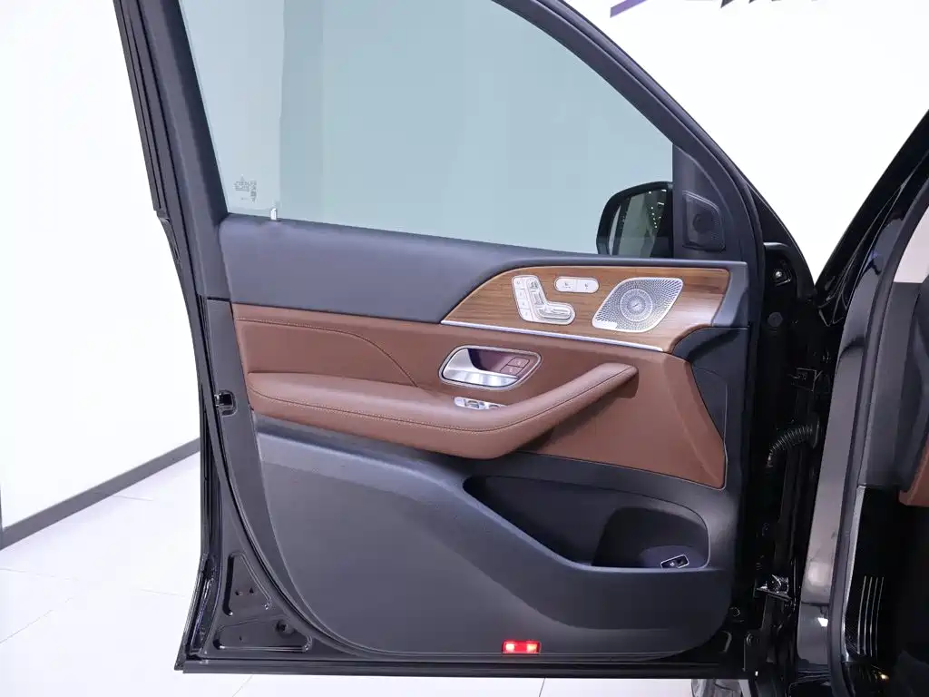 Mercedes-Benz GLE (Import) — миниатюра 18