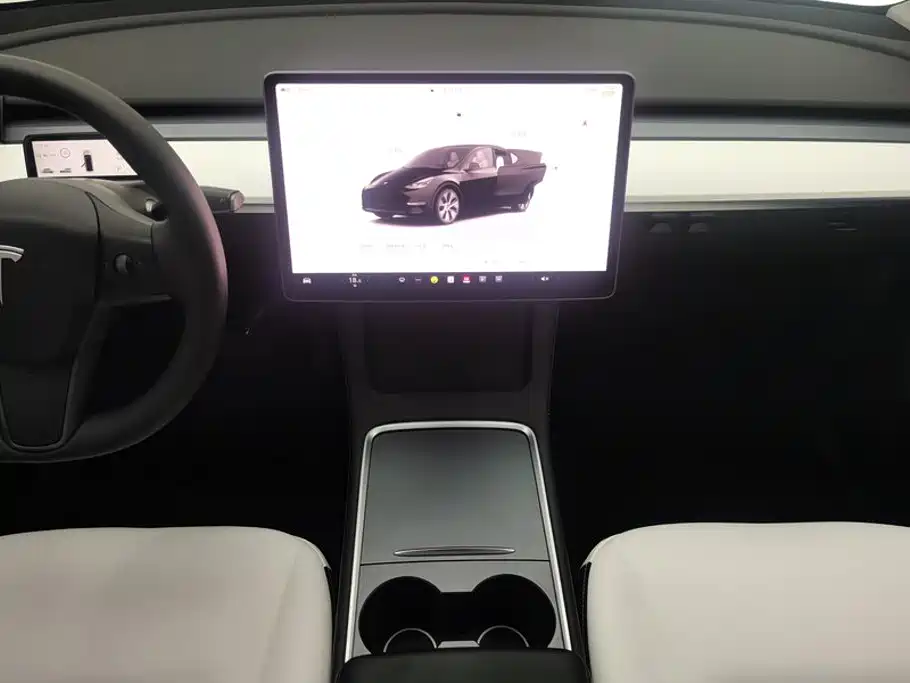 Tesla Model Y — миниатюра 16
