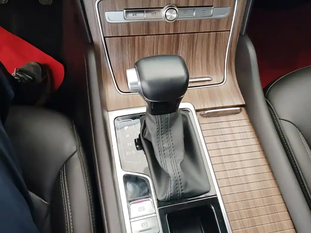 Roewe RX8 — миниатюра 14