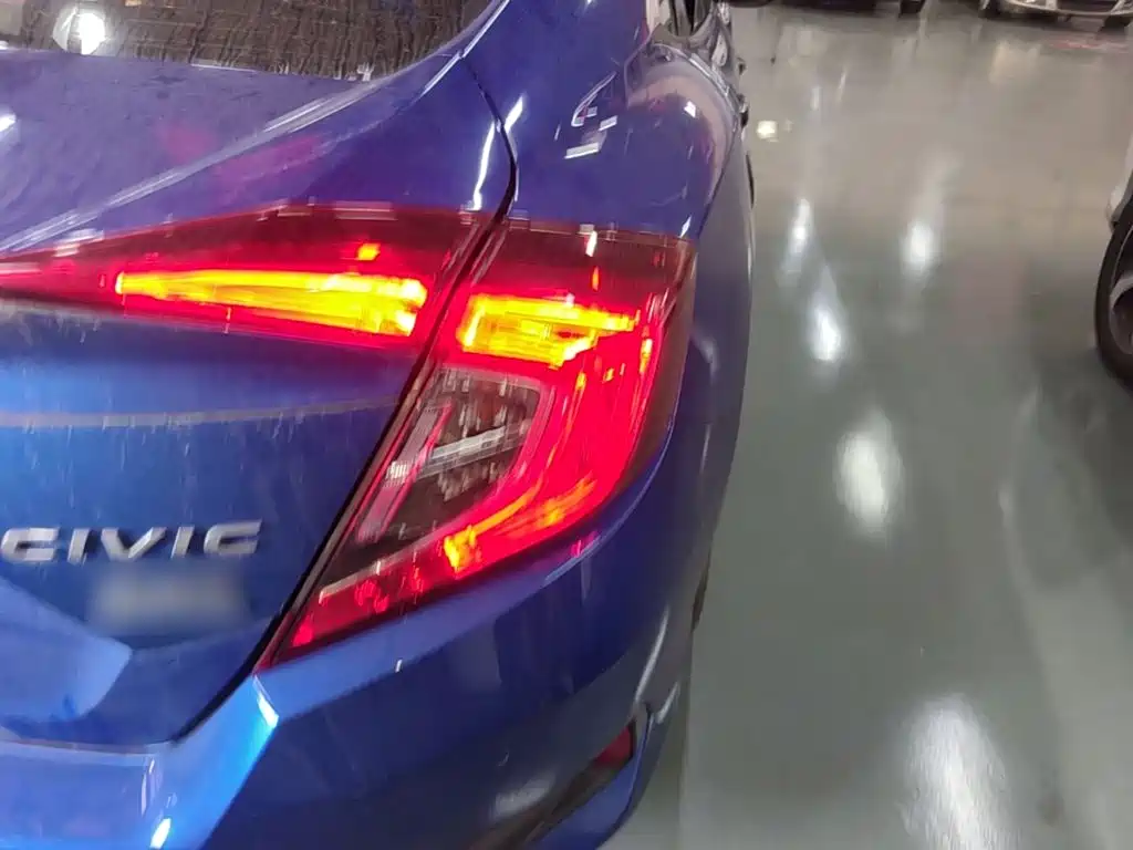 Honda Civic — миниатюра 8