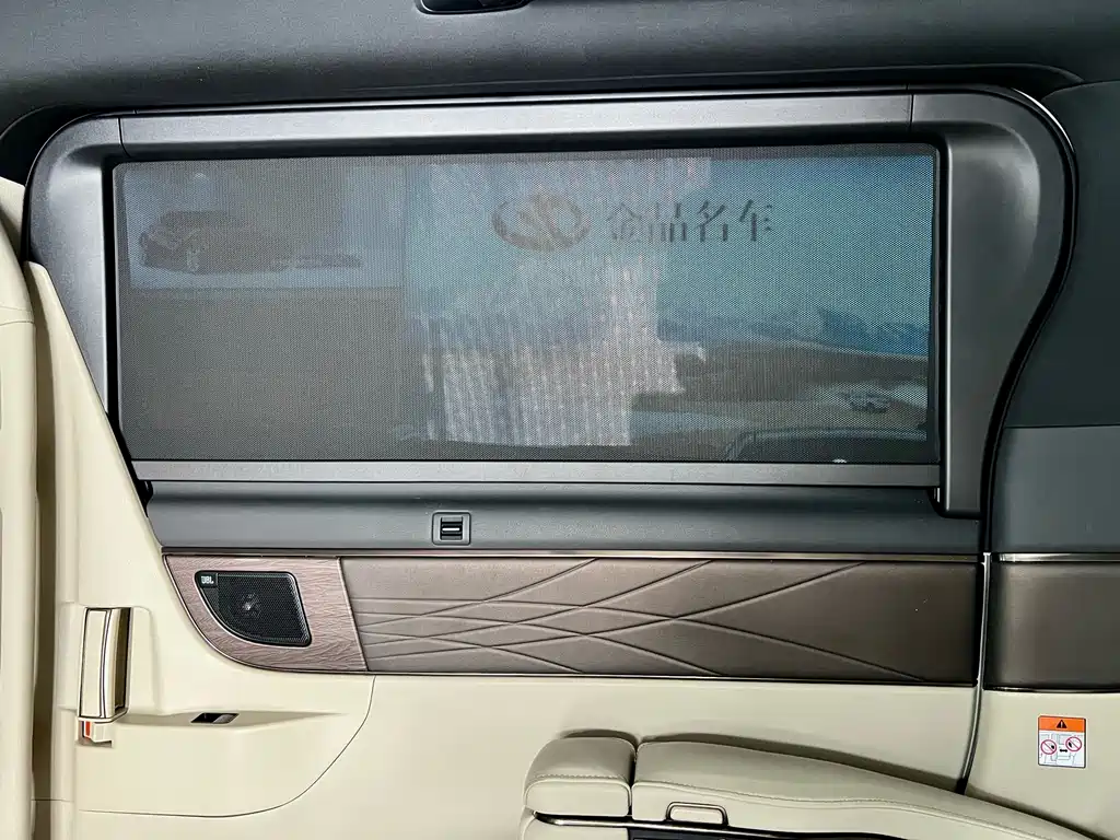 Toyota Alphard — миниатюра 21