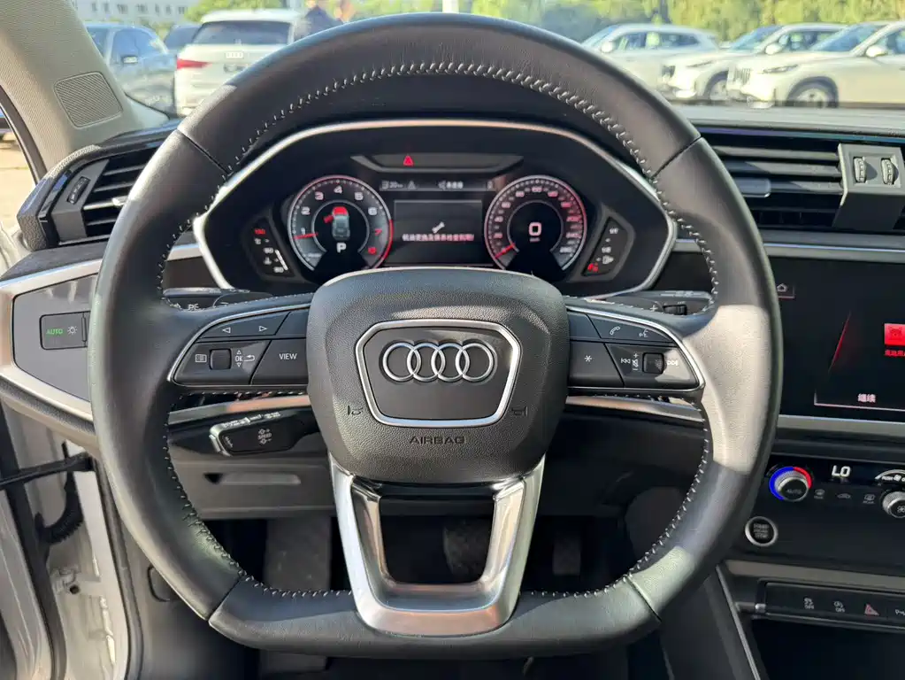 Audi Q3 — миниатюра 12