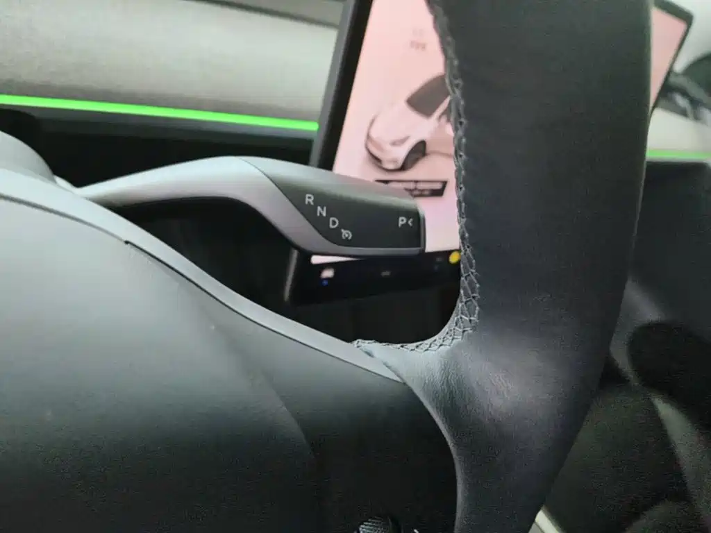 Tesla Model Y — миниатюра 14
