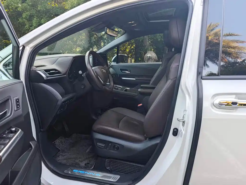 Toyota Sienna — миниатюра 4