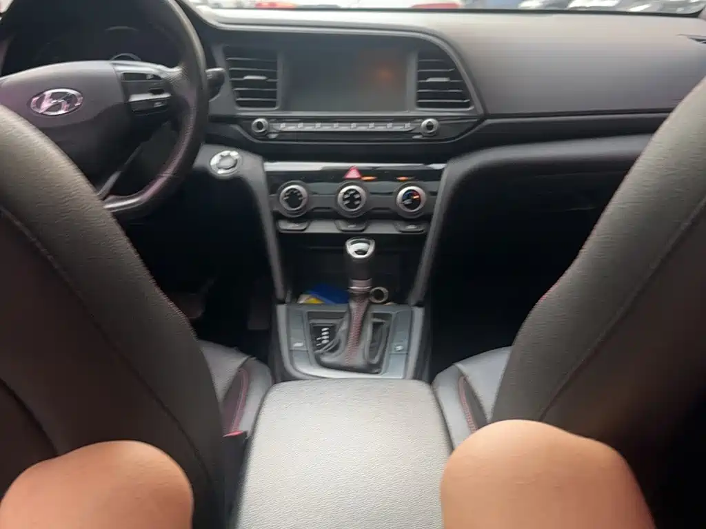 Hyundai Elantra — миниатюра 2