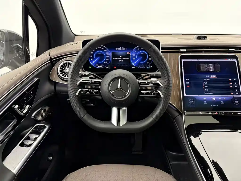 Mercedes-Benz EQE SUV — миниатюра 8