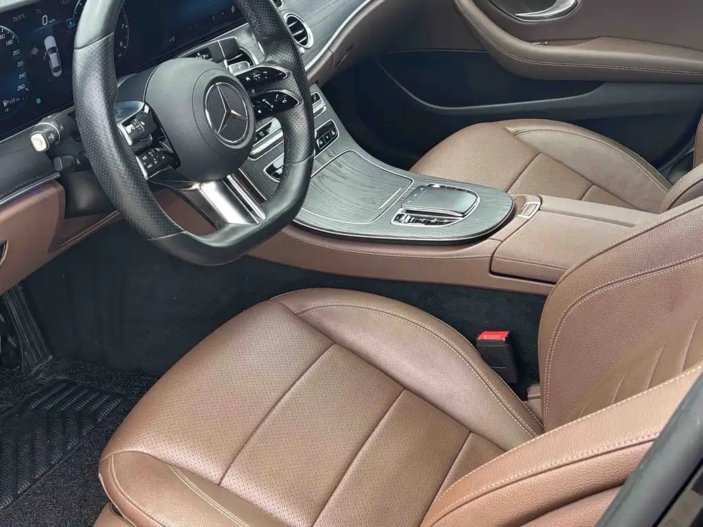 Mercedes-Benz E-Class — миниатюра 6