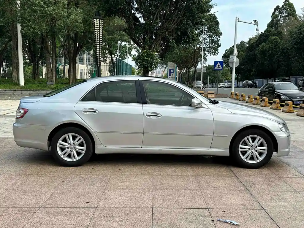 Toyota Reiz — миниатюра 5