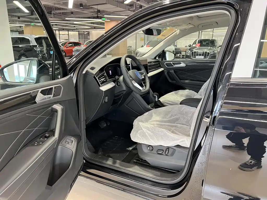 VOLKSWAGEN TIGUAN L NEW ENERGY