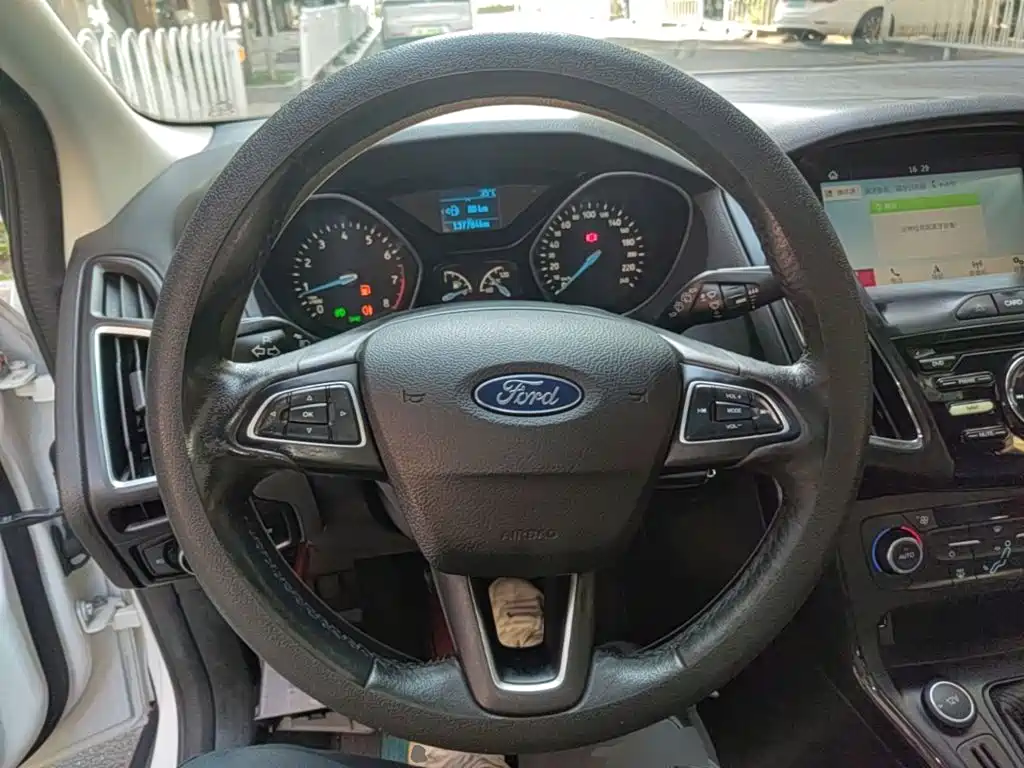 Ford Focus — миниатюра 11