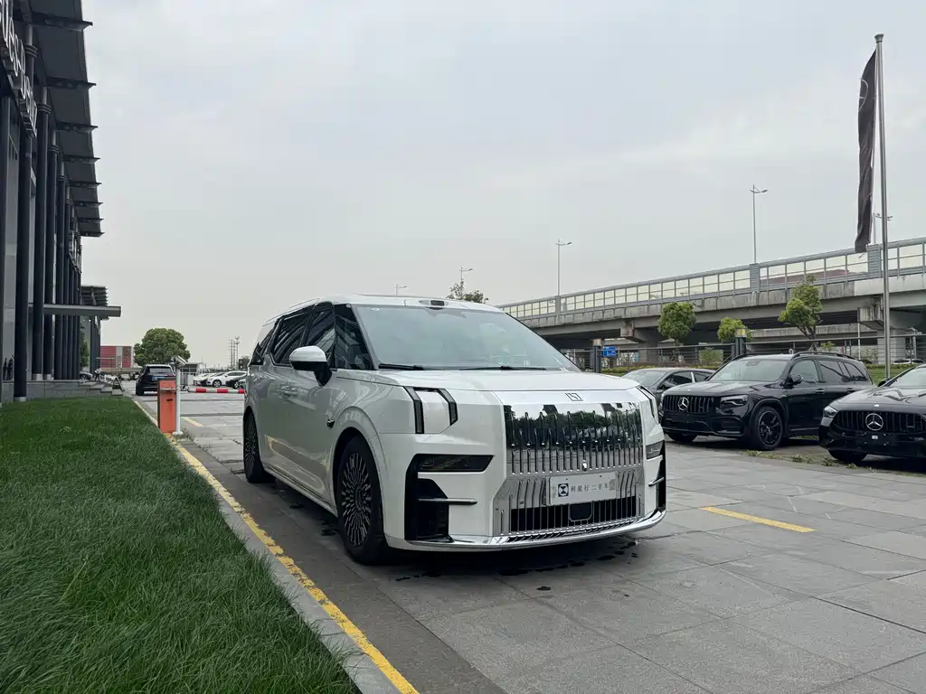 Zeekr 009 2024 мест 108kWh