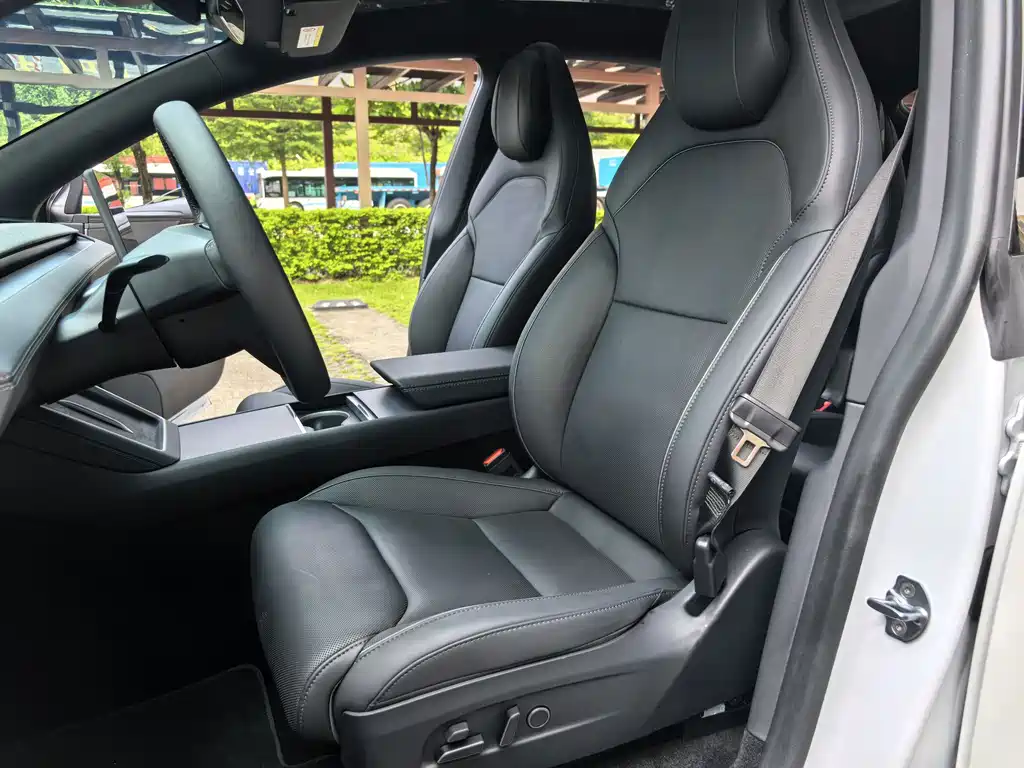 Tesla Model Y L — миниатюра 5