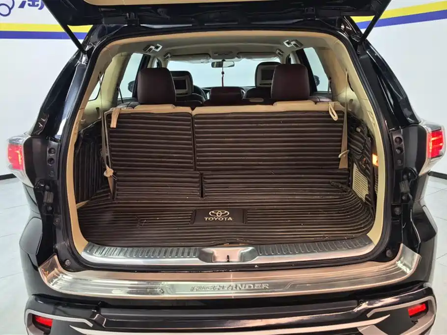 Toyota Highlander 2017 2.0T Elite 7 мест