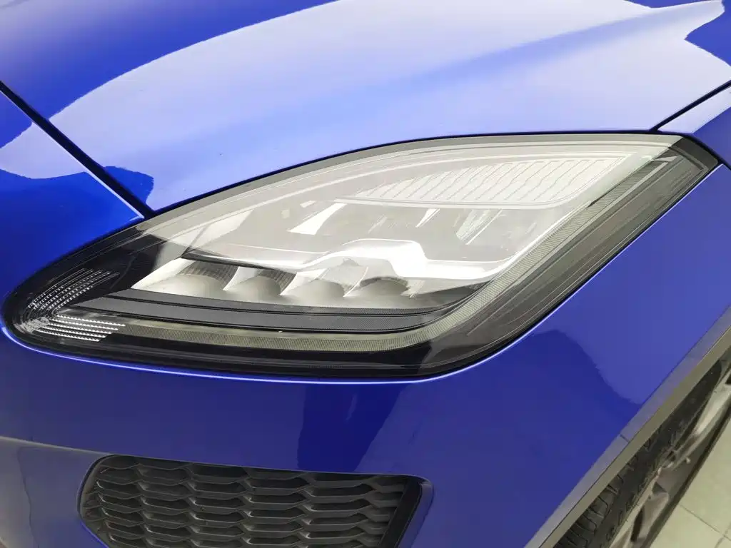 Jaguar E-PACE — миниатюра 7