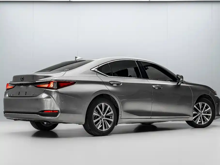 Lexus ES — миниатюра 7