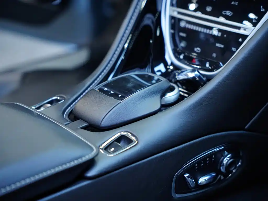 Aston Martin DB11 — миниатюра 33