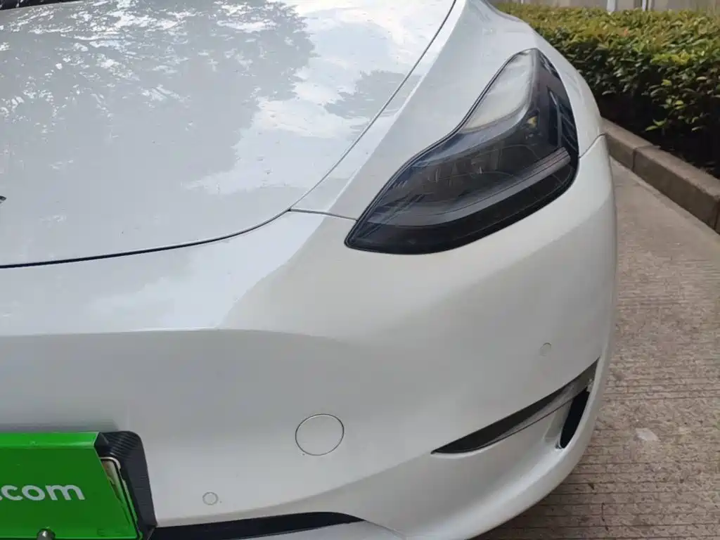 Tesla Model Y — миниатюра 18