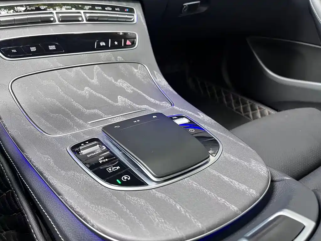 Mercedes-Benz E-Class — миниатюра 9