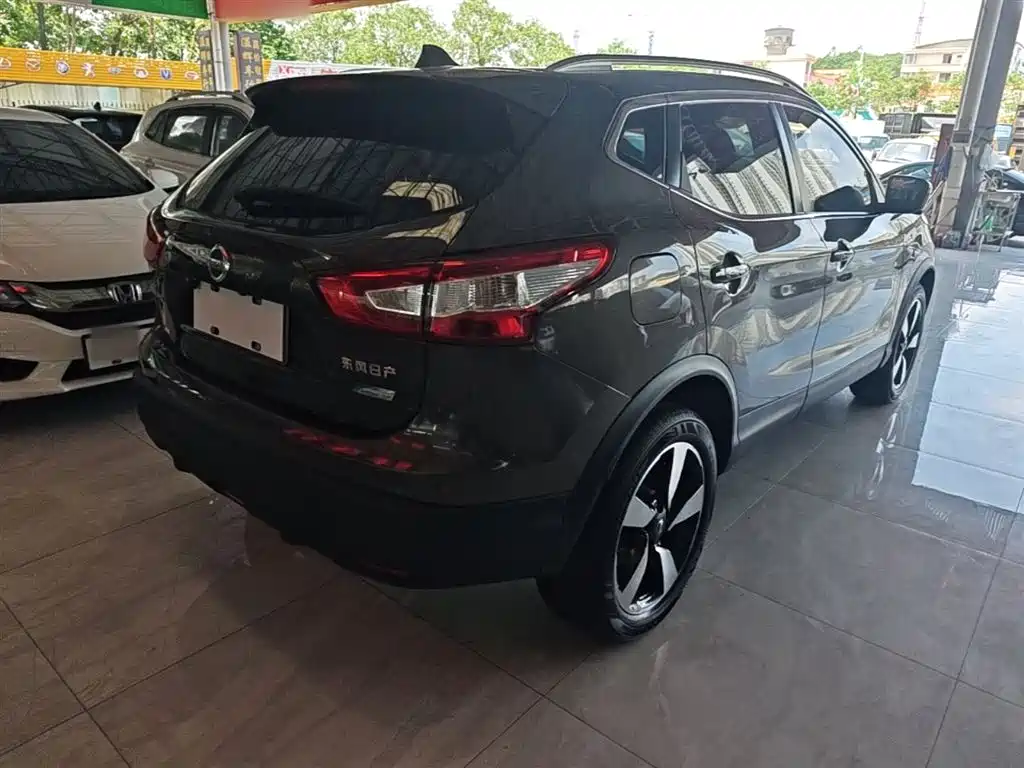 Nissan Qashqai 2017 2.0L CVT Luxury V