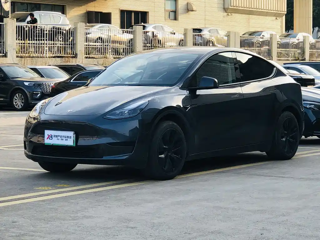 Tesla Model Y 2024 RWD Drive Dynamic Edition