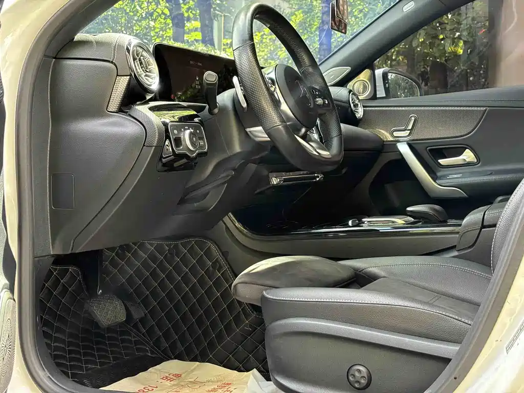 Mercedes-Benz A-Class A 2023 A 200 L Fashion