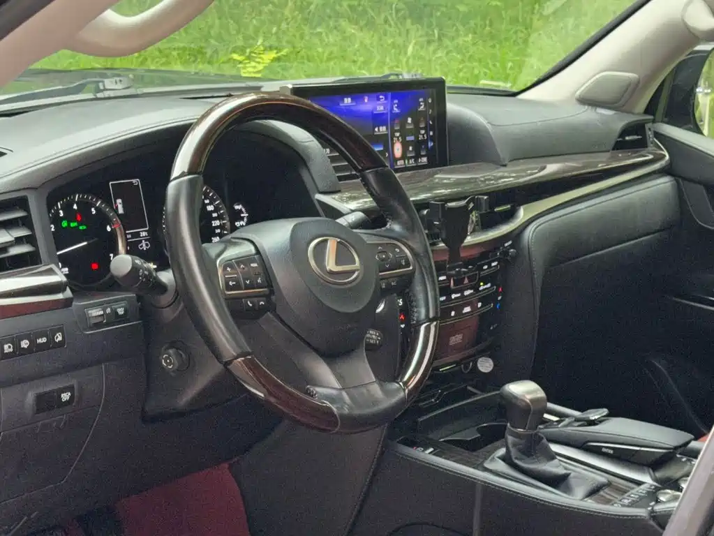 Lexus LX — миниатюра 5