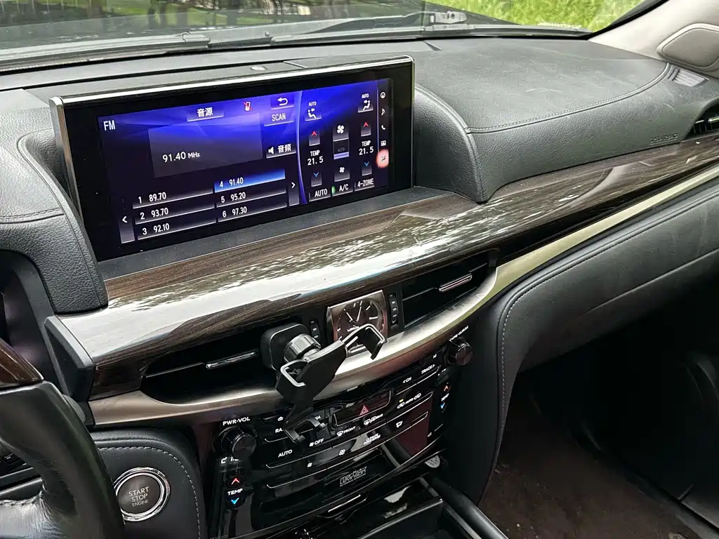 Lexus LX — миниатюра 6