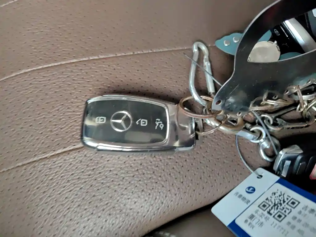Mercedes-Benz E-Class — миниатюра 9