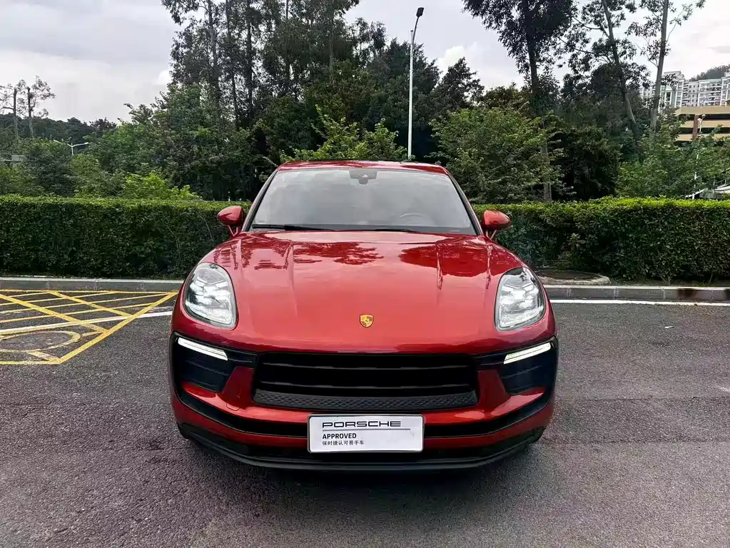 PORSCHE MACAN
