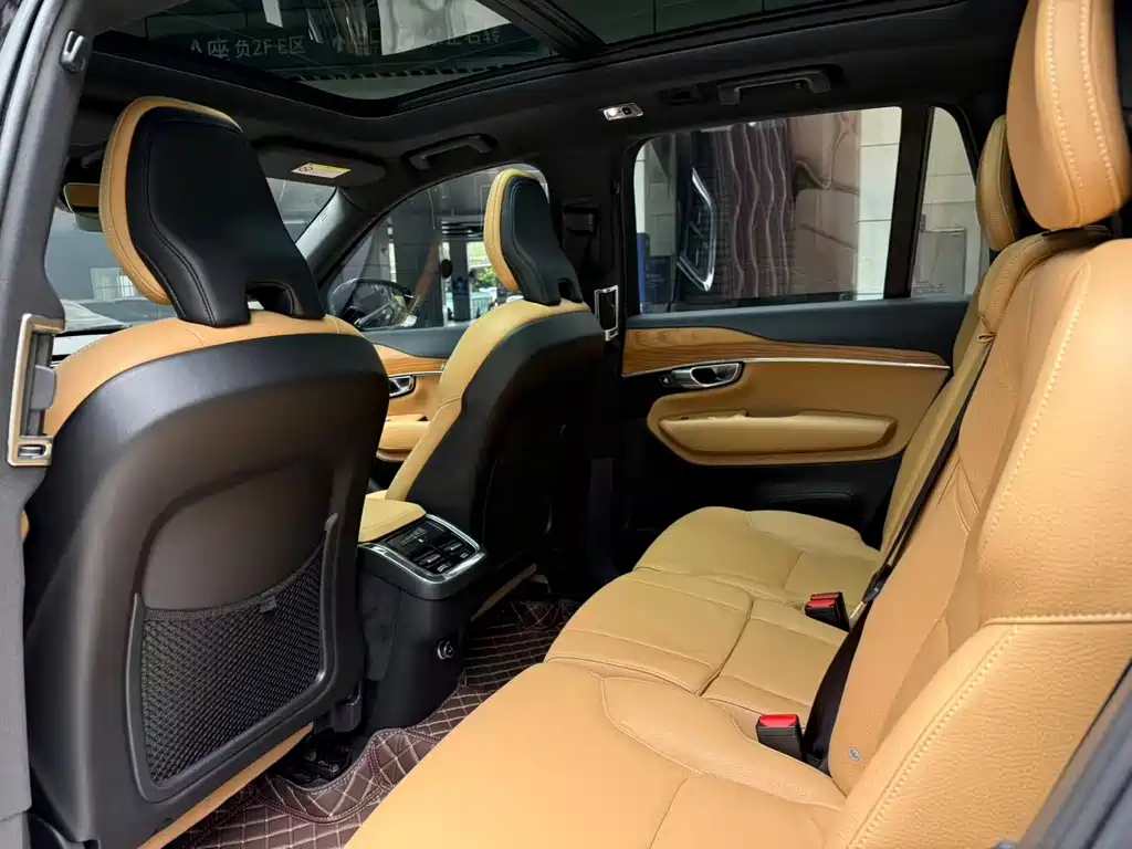 Volvo XC90 2018 T5 7 мест