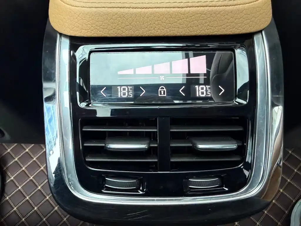 Volvo XC90 2018 T5 7 мест