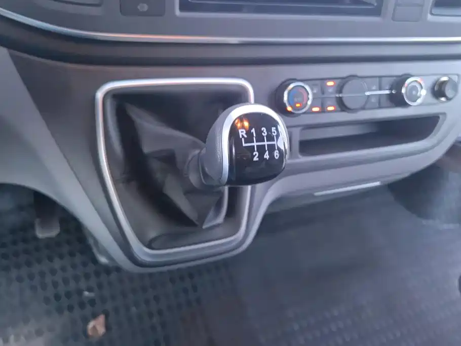 MAXUS V80 — миниатюра 16