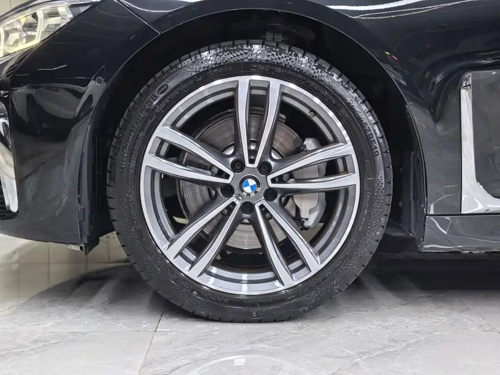 BMW 7 Series — миниатюра 34
