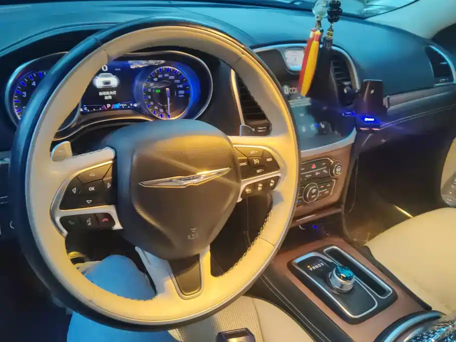 Chrysler 300C — миниатюра 12