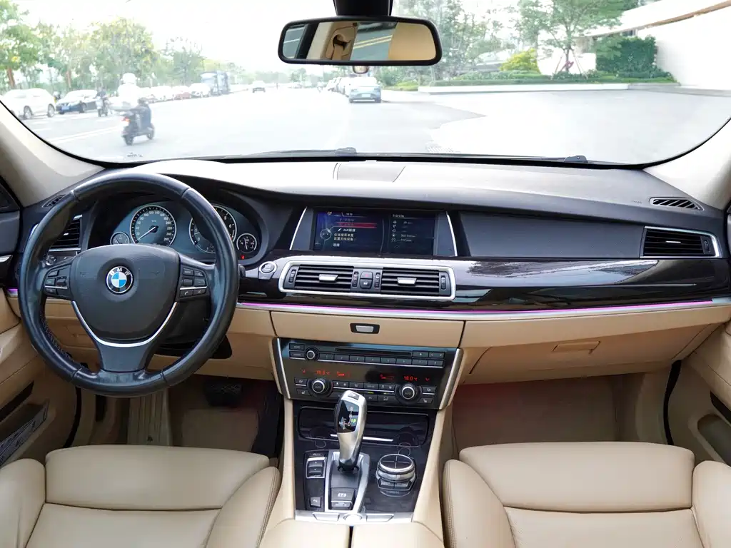 BMW 5 Series GT 535i Leading Type, фото 7