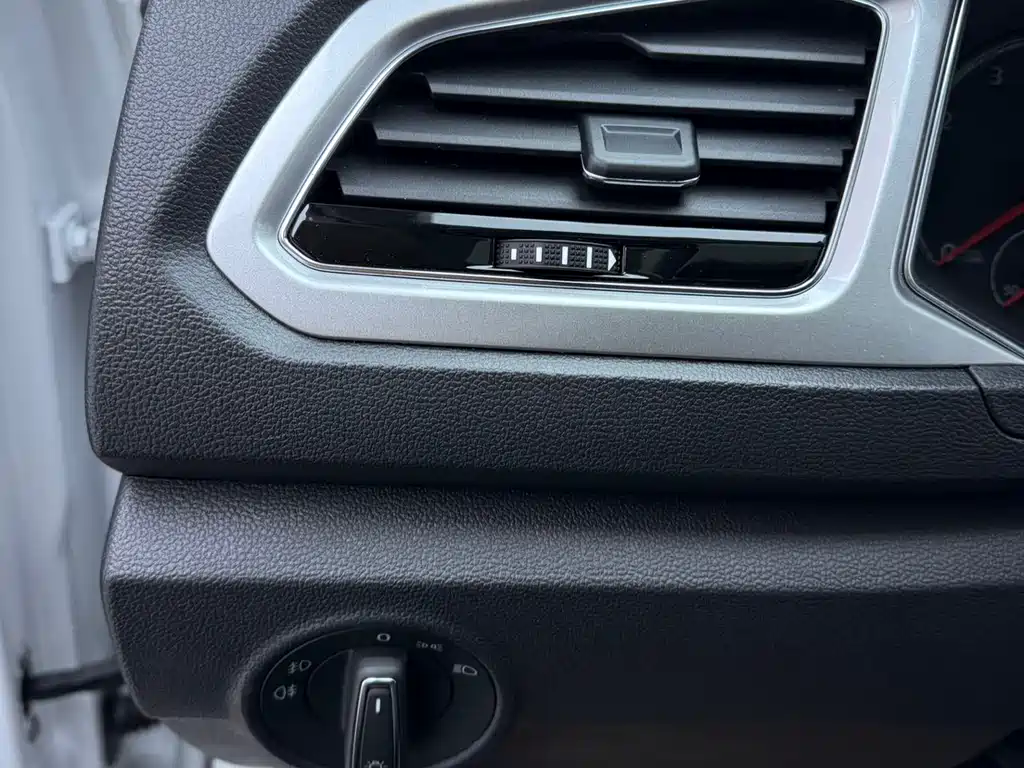 VOLKSWAGEN T ROC EXPLORING SONGS