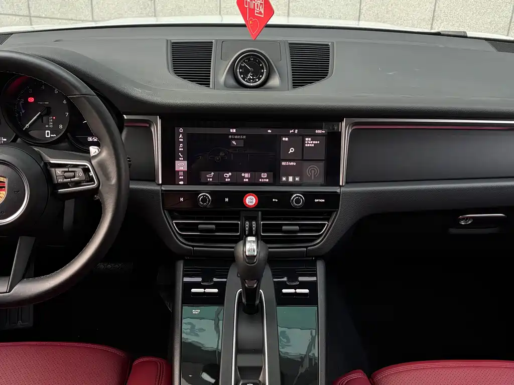 Porsche Macan — миниатюра 11