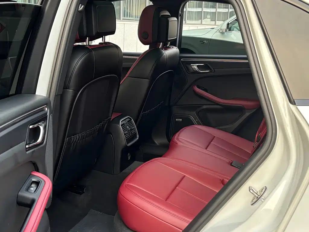 Porsche Macan — миниатюра 8